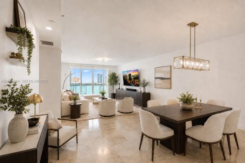 Condominio en venta en Aventura, Florida, 2 dormitorios, 187.66 m2 № 2241479 - foto 2