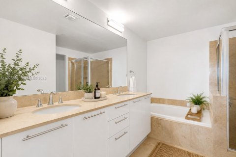 Condominio en venta en Aventura, Florida, 2 dormitorios, 187.66 m2 № 2241479 - foto 8