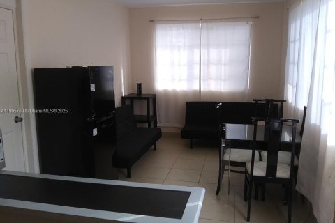 Снять в аренду виллу или дом в Халландейл-Бич, Флорида 1 спальня, № 1956391 - фото 3