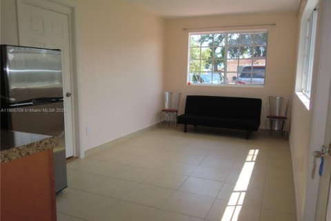 Снять в аренду виллу или дом в Халландейл-Бич, Флорида 1 спальня, № 1956391 - фото 2