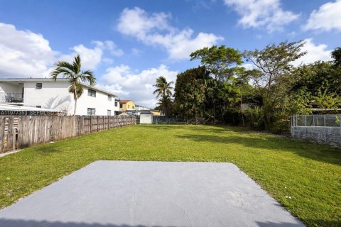 House in Miami, Florida 3 bedrooms, 122.82 sq.m. № 2041661 - photo 18