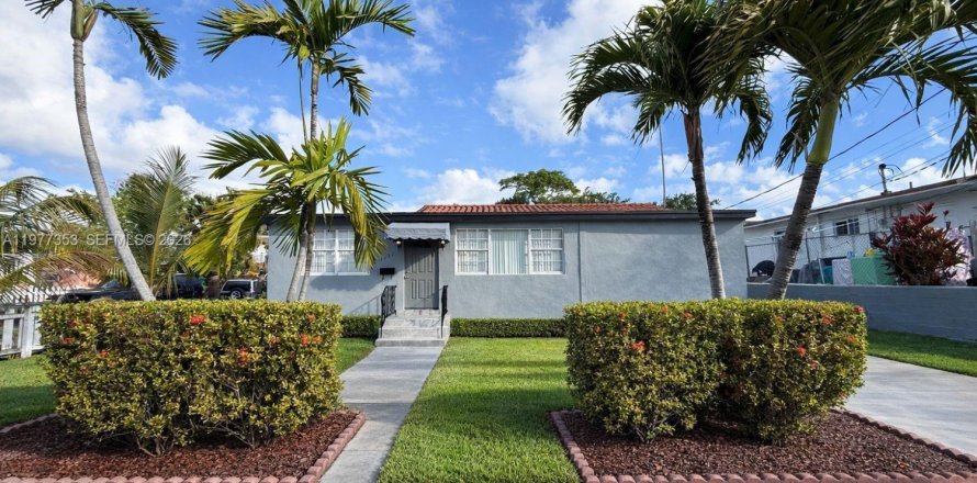 House in Miami, Florida 3 bedrooms, 122.82 sq.m. № 2041661