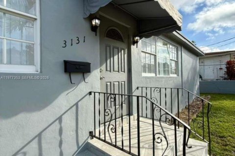 House in Miami, Florida 3 bedrooms, 122.82 sq.m. № 2041661 - photo 5