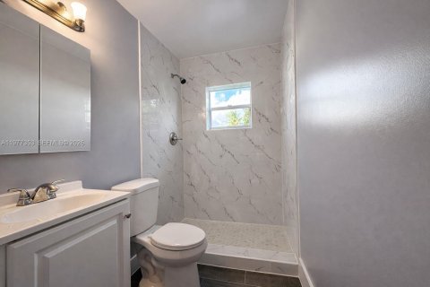 House in Miami, Florida 3 bedrooms, 122.82 sq.m. № 2041661 - photo 12