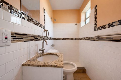 House in Miami, Florida 3 bedrooms, 122.82 sq.m. № 2041661 - photo 9