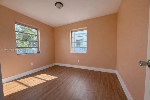 House in Miami, Florida 3 bedrooms, 122.82 sq.m. № 2041661 - photo 16