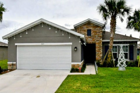 House in Fort Pierce, Florida 3 bedrooms, 142.51 sq.m. № 1226981 - photo 1