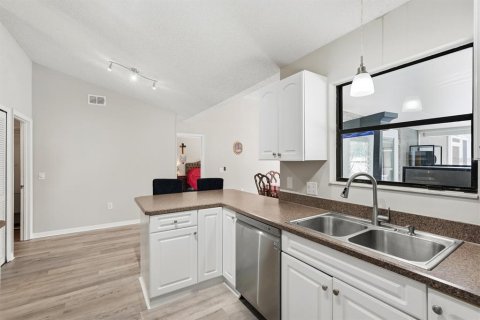 Casa en venta en Deltona, Florida, 3 dormitorios, 160.35 m2 № 2157004 - foto 13