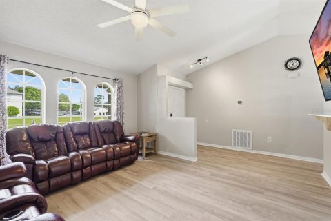 Casa en venta en Deltona, Florida, 3 dormitorios, 160.35 m2 № 2157004 - foto 9