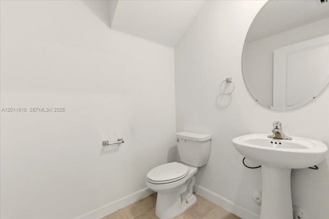 Adosado en venta en Miami, Florida, 3 dormitorios, 157.47 m2 № 2075387 - foto 8
