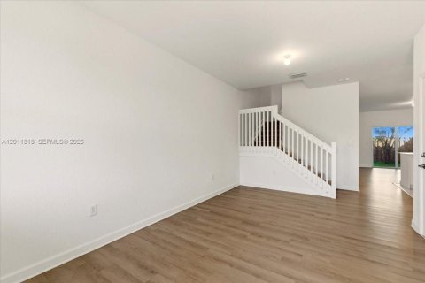 Adosado en venta en Miami, Florida, 3 dormitorios, 157.47 m2 № 2075387 - foto 3