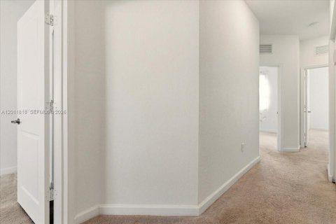 Adosado en venta en Miami, Florida, 3 dormitorios, 157.47 m2 № 2075387 - foto 9