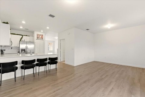 Adosado en venta en Miami, Florida, 3 dormitorios, 157.47 m2 № 2075387 - foto 7