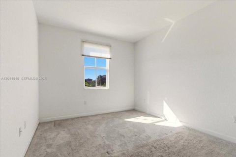 Adosado en venta en Miami, Florida, 3 dormitorios, 157.47 m2 № 2075387 - foto 16