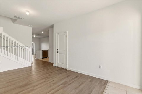 Adosado en venta en Miami, Florida, 3 dormitorios, 157.47 m2 № 2075387 - foto 4