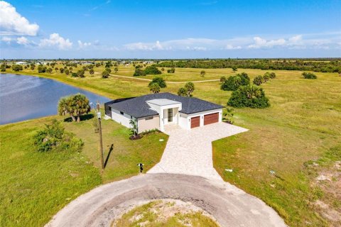 House in Placida, Florida 3 bedrooms, 186.92 sq.m. № 2151251 - photo 12
