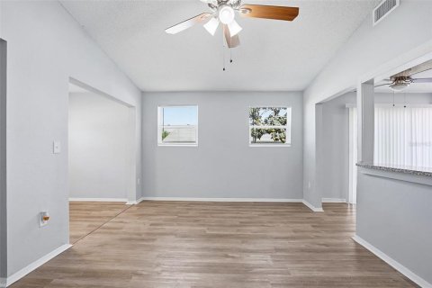 Casa en venta en Tarpon Springs, Florida, 4 dormitorios, 127.46 m2 № 2132126 - foto 9