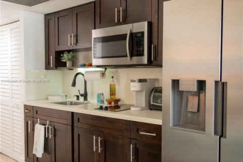 Copropriété à vendre à Sunny Isles Beach, Floride: 33.44 m2 № 1945509 - photo 13