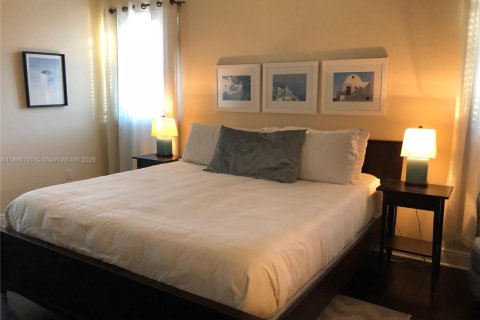 Adosado en alquiler en Coral Gables, Florida, 4 dormitorios, 175.03 m2 № 1933759 - foto 16