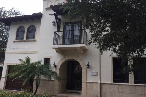 Adosado en alquiler en Coral Gables, Florida, 4 dormitorios, 175.03 m2 № 1933759 - foto 1