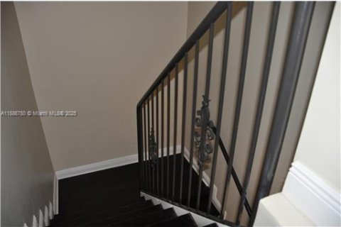 Adosado en alquiler en Coral Gables, Florida, 4 dormitorios, 175.03 m2 № 1933759 - foto 14