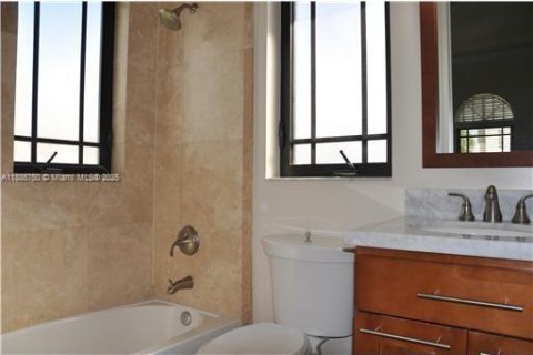 Adosado en alquiler en Coral Gables, Florida, 4 dormitorios, 175.03 m2 № 1933759 - foto 21