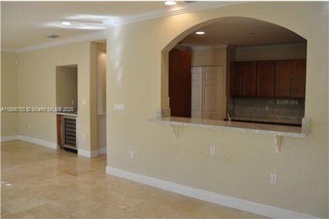 Adosado en alquiler en Coral Gables, Florida, 4 dormitorios, 175.03 m2 № 1933759 - foto 8