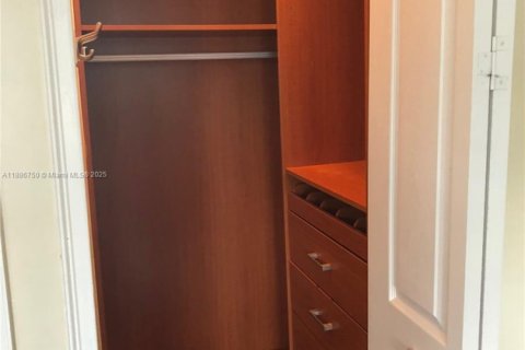 Adosado en alquiler en Coral Gables, Florida, 4 dormitorios, 175.03 m2 № 1933759 - foto 26