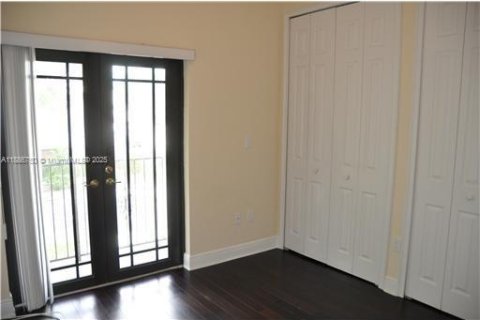 Adosado en alquiler en Coral Gables, Florida, 4 dormitorios, 175.03 m2 № 1933759 - foto 22