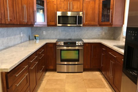 Adosado en alquiler en Coral Gables, Florida, 4 dormitorios, 175.03 m2 № 1933759 - foto 10