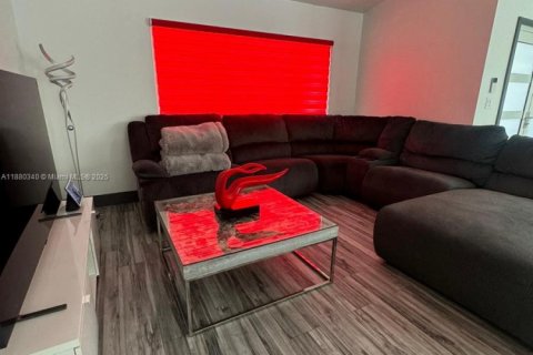 Villa ou maison à louer à Miami, Floride: 5 chambres, 278.71 m2 № 1965294 - photo 25