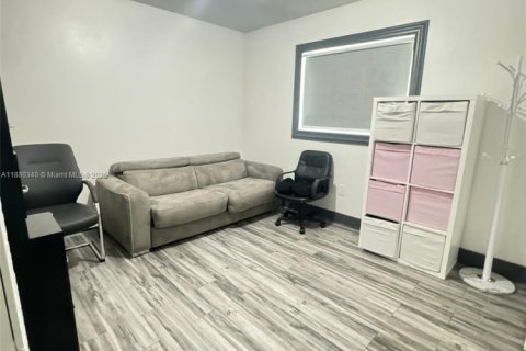 Villa ou maison à louer à Miami, Floride: 5 chambres, 278.71 m2 № 1965294 - photo 20