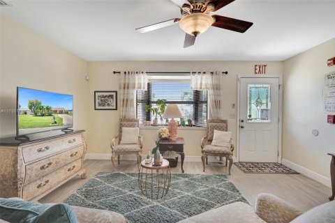 Villa ou maison à vendre à Port St. Lucie, Floride: 4 chambres, 146.23 m2 № 1985262 - photo 4