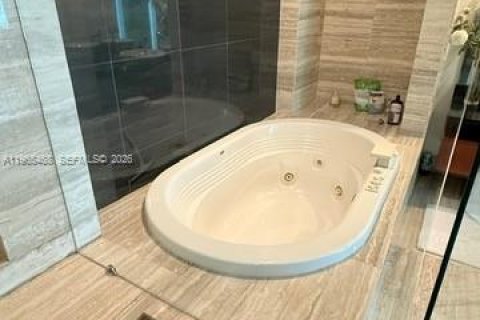 Снять в аренду кондоминиум в Форт-Лодердейл, Флорида 2 спальни, 176.98м2, № 2081212 - фото 29