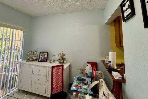 Condo in Miami, Florida, 2 bedrooms  № 1777672 - photo 5