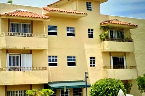 Condo in Miami, Florida, 2 bedrooms  № 1777672 - photo 3