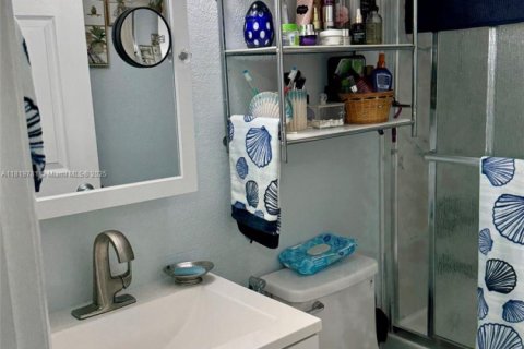 Condo in Miami, Florida, 2 bedrooms  № 1777672 - photo 9