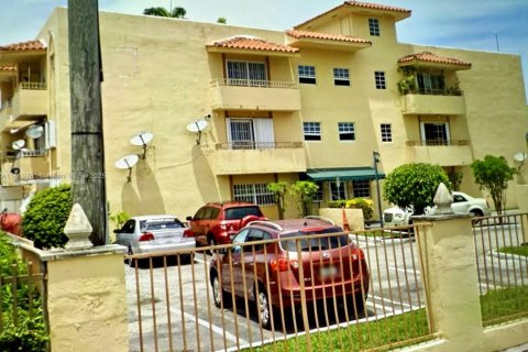 Condo in Miami, Florida, 2 bedrooms  № 1777672 - photo 4
