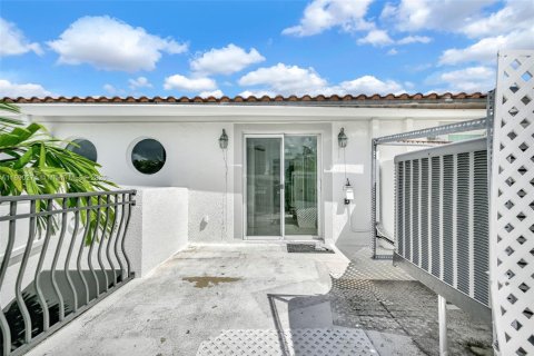 Adosado en alquiler en Fort Lauderdale, Florida, 4 dormitorios, 232.26 m2 № 1949047 - foto 9