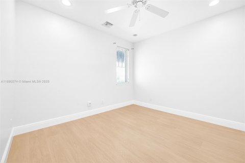 Adosado en alquiler en Fort Lauderdale, Florida, 4 dormitorios, 232.26 m2 № 1949047 - foto 25