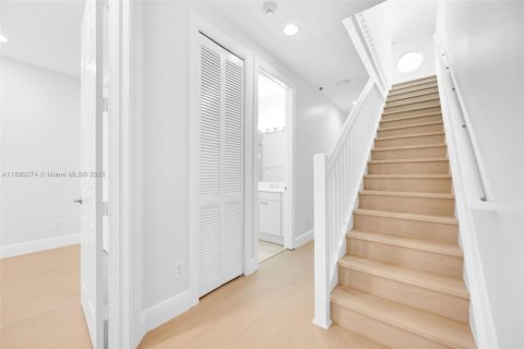 Adosado en alquiler en Fort Lauderdale, Florida, 4 dormitorios, 232.26 m2 № 1949047 - foto 15