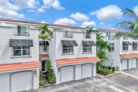Adosado en alquiler en Fort Lauderdale, Florida, 4 dormitorios, 232.26 m2 № 1949047 - foto 2