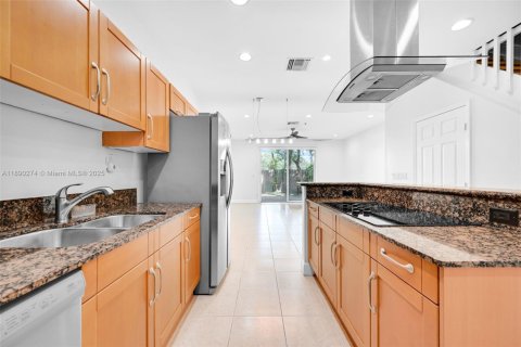 Adosado en alquiler en Fort Lauderdale, Florida, 4 dormitorios, 232.26 m2 № 1949047 - foto 13