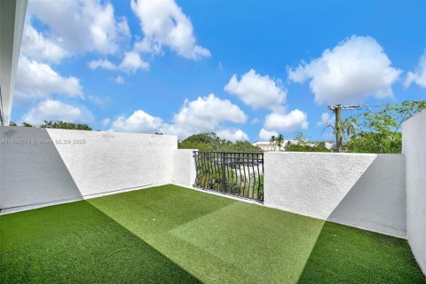 Adosado en alquiler en Fort Lauderdale, Florida, 4 dormitorios, 232.26 m2 № 1949047 - foto 8