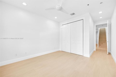 Adosado en alquiler en Fort Lauderdale, Florida, 4 dormitorios, 232.26 m2 № 1949047 - foto 21