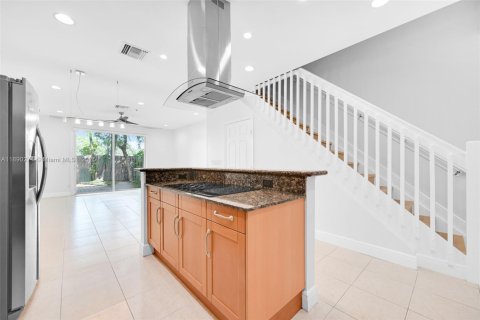 Adosado en alquiler en Fort Lauderdale, Florida, 4 dormitorios, 232.26 m2 № 1949047 - foto 14