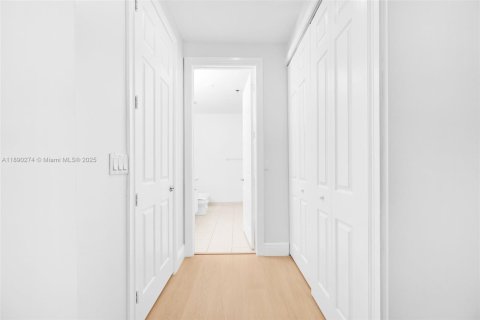 Adosado en alquiler en Fort Lauderdale, Florida, 4 dormitorios, 232.26 m2 № 1949047 - foto 30