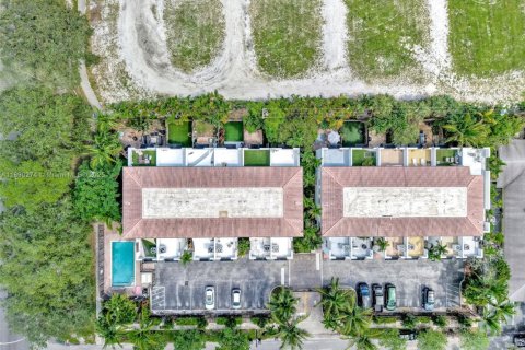 Adosado en alquiler en Fort Lauderdale, Florida, 4 dormitorios, 232.26 m2 № 1949047 - foto 4