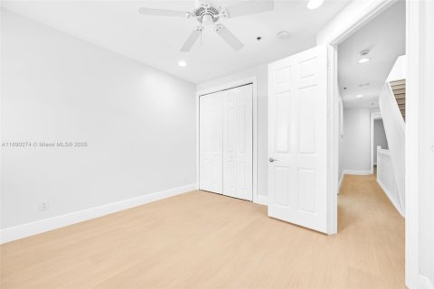 Adosado en alquiler en Fort Lauderdale, Florida, 4 dormitorios, 232.26 m2 № 1949047 - foto 26