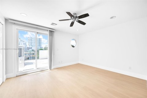 Adosado en alquiler en Fort Lauderdale, Florida, 4 dormitorios, 232.26 m2 № 1949047 - foto 17